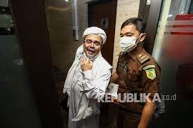 Majelis hakim pengadilan negeri jakarta timur memvonis rizieq shihab bersalah dalam pelanggaran kekarantinaan kesehatan terkait tes swab rs. 3b Jk9gretw2cm