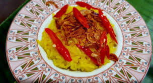 Makanan ini banyak di jumpai di indonesia. Ngayab Dan Gegares Nasi Kuning Betawi