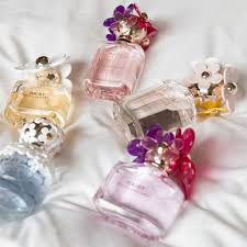 Perfume Panosundaki Pin