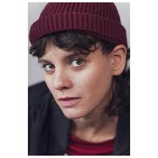 Jeannette ©2024 Herzlichen Dank an @california.granny für die spontane  Umsetzung, unter Verwendung eines Sonnenuntergangs im November.  #fineartphotograhy #fineartphoto #womanportrait #leicaphotography #portrait  #artphoto #portraitmood #portraitmood ...