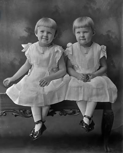 Traces of Texas | Two young girls in Houston circa 1910. Clearly they are  sisters and, I think ... twins? Maybe not identical twins but fraternal? I  get... | Instagram