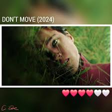Don't Move (2024) ❤️❤️❤️❤️🤍🤍 Knust af sorg over at have mistet sit barn,  søger Iris (Kelsey Chow) tilflugt i den dybe skov. Her møder hun den  charmerende Richard (Finn Wittrock), der i