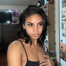 Kayla Connell's Instagram, Twitter & Facebook