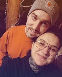 Kari Moran's Instagram, Twitter & Facebook