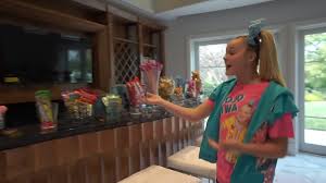 Jojo siwa come see me on tour!!! Youtuber Jojo Siwa Gave A Tour Of Her New Home That Has A Candy Bar In It