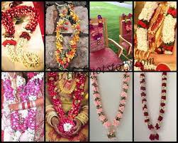 All About Wedding Garlands India S Wedding Blog Indian Wedding Garland Garland Wedding Wedding Floral Display