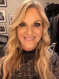 Kelly Wysong's Instagram, Twitter & Facebook