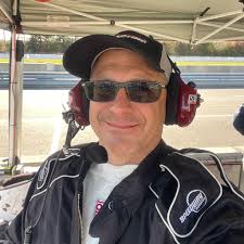 Are there tire dealers in Jackson Heights with a no-touch tire machine?