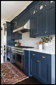 Mutfak dolabı boyama işlemi için pürüzsüz hale getirdiğin yüzeylere ilk olarak astar boya sürmelisin. Cok Tercih Edilen Mutfak Dolabi Renkleri Katalogu 2020 2021