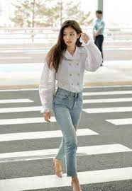 Blackpink's jennie uses rimowa essential cabin lightweight luggage in glacier blue €530.00 on jennierubyjane instagram 210220. White Doll Collar Shirt Jennie Blackpink K Fashion At Fashionchingu