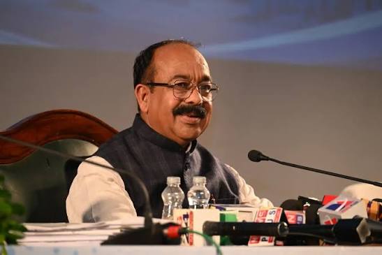 आज छत्तीसगढ़ संवाद ऑडिटोरियम, नवा रायपुर अटल नगर में आयोजित प्रेस  कॉन्फ्रेंस में लोक निर्माण विभाग के ढाई वर्षों के कार्यों का लेखा-जोखा ...