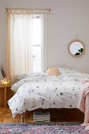 February 17, 2021june 8, 2020 by admin. Lola Floral Duvet Cover Set With Reusable Fabric Bag Urban Outfitters Uk
