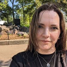 Ellen Bone's Instagram, Twitter & Facebook