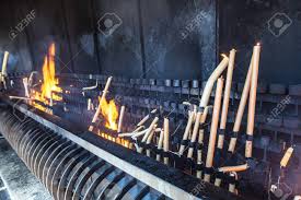 Die bildnisse des hauptaltars zeigen die evangelisten, die erscheinung des engels sowie pilgerszenen. Velas En El Santuario De Fatima En Un Hermoso Dia De Verano Portugal Fotos Retratos Imagenes Y Fotografia De Archivo Libres De Derecho Image 72058397