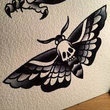 Foto Hudson Tatowierung Auf Instagram Traditional Motten Tattoo Tattoos Traditionelle Mot Traditional Moth Tattoo Moth Tattoo Traditional Tattoo Design