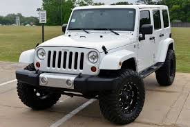 Black And White Jeep Wrangler 2020 2013 Jeep Wrangler Unlimited Sahara White In 2020 Jeep Wrangler Unlimited Two Door Jeep Wrangler Jeep Wrangler