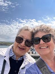 Can anyone tell me the name of the vintage/ retro clothes shop … maybe in  Castletown?