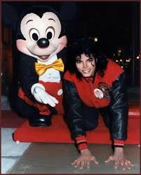 Michael Jackson Et Les Personnages Disney On Michael Jackson S Footsteps Michael Jackson Smile Michael Jackson Bad Michael Jackson Wallpaper