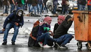 Cewek palestina menangis mendengarkan lagu nissa sabyan. Foto Perlawanan Wanita Palestina Terhadap Tentara Israel Di Tepi Barat Global Liputan6 Com