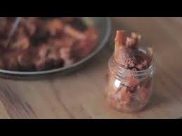 Il cardo è una pianta spontanea della sardegna, da per preparare questa ricetta abbiamo utilizzato dei cardi coltivati, facilmente reperibili in commercio. Ricette D Autunno Salsiccia E Cardi Youtube