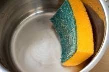 Dafür einen esslöffel des sodapulvers zu einem liter wasser geben und kurz aufkochen lassen. Angebranntes Entfernen Tipps Zum Putzen Reinigen Frag Mutti