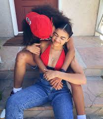 The character is first introduced in the series premiere episode, and like her mom, tries to use her gifts to help others. Outer Banks Star Madison Bailey Ist Pansexuell Vergeben Promiflash De