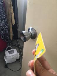 Sudah selesai deh cara membuka hp yang. L I Y A N A D Z B L O G S P O T C O M Pintu Terkunci Dari Dalam