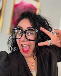 Deseo que seas enKbronadamente feliz, tanto que hasta caigas mal…  jajajajajajajajajajajajaja!!!!!!!!!! 😘😁😉