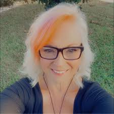 who is a good hairstylist in the villages?