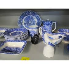 George Jones Abbey ware table china, a Wedgwood glass bird and a Royal  Worcester bird pie funnel Loc