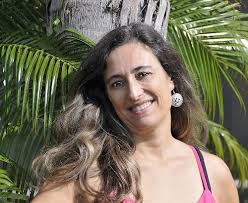 Amazon.com: Girl Behind the Fence: Love: 9781667142401: Martin, Mozelle,  Singletary, Annette Kim, Lemon, Donna: Books