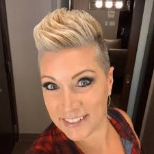 Sharla Hull (@snipesgirl15)