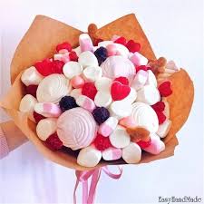 что можно подарить маме на день рождения своими руками быстро Buket Iz Zefira Svoimi Rukami Sedobnye Podelki Sedobnye Podarki Svoimi Rukami Bukety Bez Cvetov