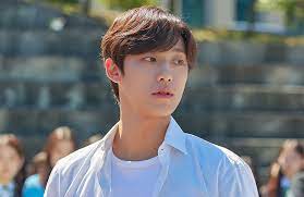Regarding the controversy, lee's agency explained, the woman in the picture is one of his acquaintances. Lee Do Hyun S Rumored Lovestagram Busted By Fans Kdramastars