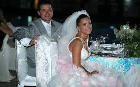 В городе кицмань (черниговская обл.). Ani Lorak Biografiya Foto Lichnaya Zhizn Muzh I Deti Razvod Rost I Ves Slushat Pesni Onlajn 2021 Uznaj Vsyo