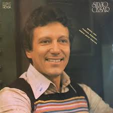 COOLIO, nome artístico de Artis Leon Ivey Jr. foi um rapper, compositor e  ator americano. Ele era mais conhecido pela canção "Gangsta's Paradise",  vencedora do Grammy e tema do filme Mentes