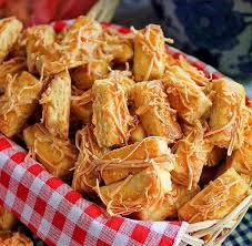 The coconut flakes are great to go with all those flavors. Resep Kue Lebaran Berbahan Keju Ada Kastengel Dan Cheese Roll Sajian Hari Raya Idul Fitri Portal Jember