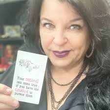 THE Leesa Robinson (@leesa_robinson)