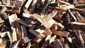 Choosing the right firewood is essential to having good fires and keeping a fireplace in good operating condition. Nicholas Firewood