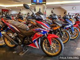 Honda rs150r is a product of honda. 2020 Honda Rs150r V2 Spotted In Malaysian Dealer Five New Colours Pricing Starts From Rm9 300 Paultan Org