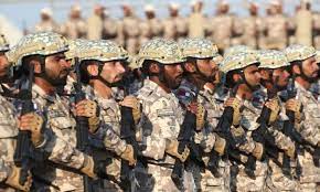 يقدر الإنفاق العسكري لقطر بحوالي 4.2% من إجمالي الناتج القومي عام 1993 تتكون من ما يقرب من 36,000 فرد ينقسمون إلي 19,000 مشاة و 4,000 في القوات البحرية و4,000 بالقوات الجوية وايضا 7,500 بقوات الحرس الاميري و 1,500 في قوى الامن الداخلي (لخويا). Ø§Ù„Ù‚ÙˆØ§Øª Ø§Ù„Ù…Ø³Ù„Ø­Ø© Ø§Ù„Ù‚Ø·Ø±ÙŠØ© ØªÙ‚Ø¯Ù… Ø¥ÙŠØ¬Ø§Ø²Ø§ Ù„ØªÙ…Ø±ÙŠÙ† Ø¹Ø³ÙƒØ±ÙŠ Ù„Ø§Ø®ØªØ¨Ø§Ø± Ø¬Ù‡ÙˆØ²ÙŠØ© ÙƒØ§ÙØ© ÙˆØ­Ø¯Ø§ØªÙ‡Ø§ Ø§Ù„Ù‚Ø¯Ø³ Ø§Ù„Ø¹Ø±Ø¨ÙŠ