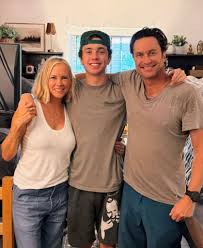 Oliver Hudson, Wife Erinn Bartlett Shed “Lots of Tears” While Moving Son Wilder, 19, Into College — E! News