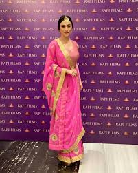 Georgette saree (rm155 beli borong atau rm230 beli persendirian) jual semula dengan harga rm400. 15 Potret Artis Indonesia Dalam Balutan Pakaian India Eksotis