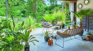 Pour la terrasse, aménagez un coin détente avec un salon de jardin confortable. Jardin Focus Sur Les Collections De Printemps