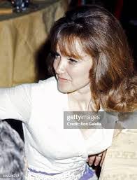 Diane Lennon's Instagram, Twitter & Facebook