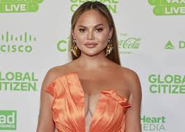 Schnell informiert über die wichtigsten news aus politik, sport, wetter und finanzen sowie spannende themen zu stars, reise, auto und lifestyle. Chrissy Teigen Sangerin Dencia Erhebt Nach Mobbing Skandal Ebenfalls Vorwurfe Gegen Das Model