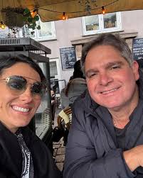 Hoje é o dia dela… da mulher que está sempre comigo em cada passo da  caminhada, minha parceira de aventuras.. 😂 Que sorte a minha ter você ao  meu lado! Que seu