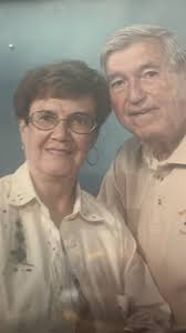 It looks like a mother talking to her child ,👌🏻