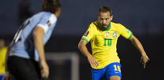 Select from premium éverton ribeiro of the highest quality. Everton Ribeiro Were The Main Selection Tactic To Hold 100 In Montevideo 11 18 2020