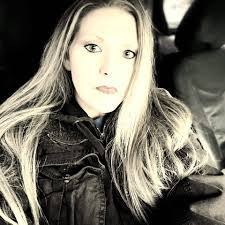 Shelli Edwards's Instagram, Twitter & Facebook